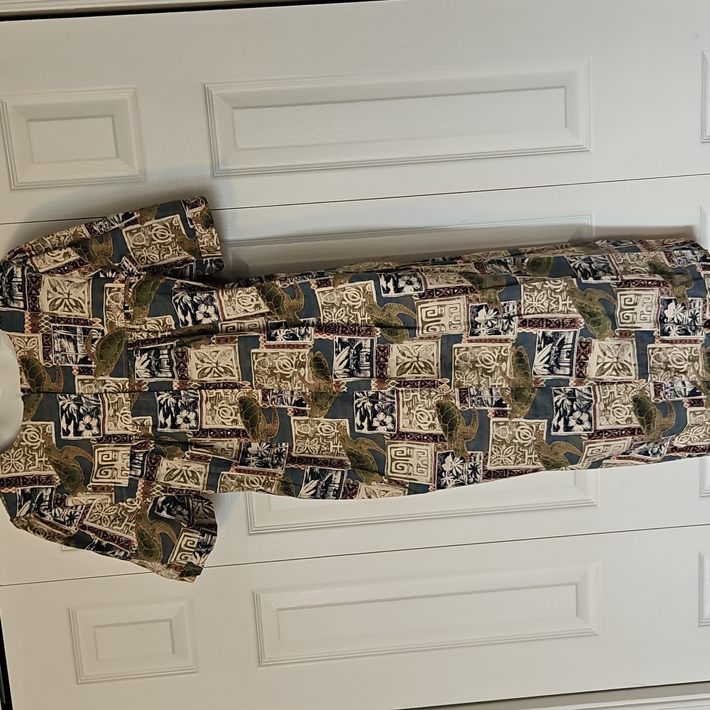 Vintage Aloha Mo'i Hawaii Floral Mumu - Picture 4 of 5